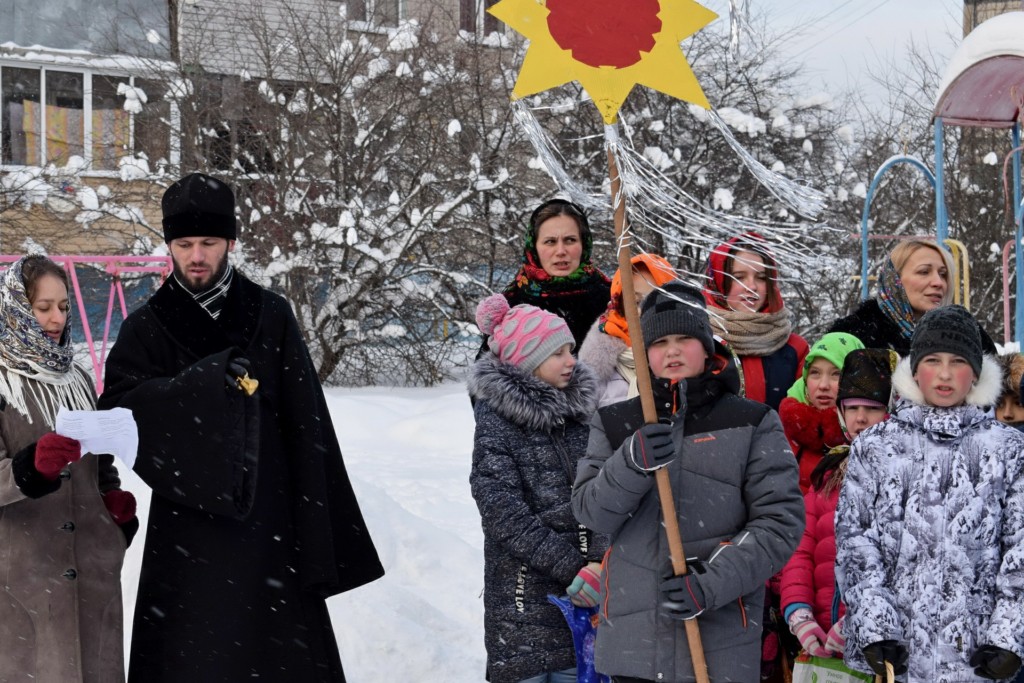 C Рождественской колядой в п. Ермолино. Фото 05