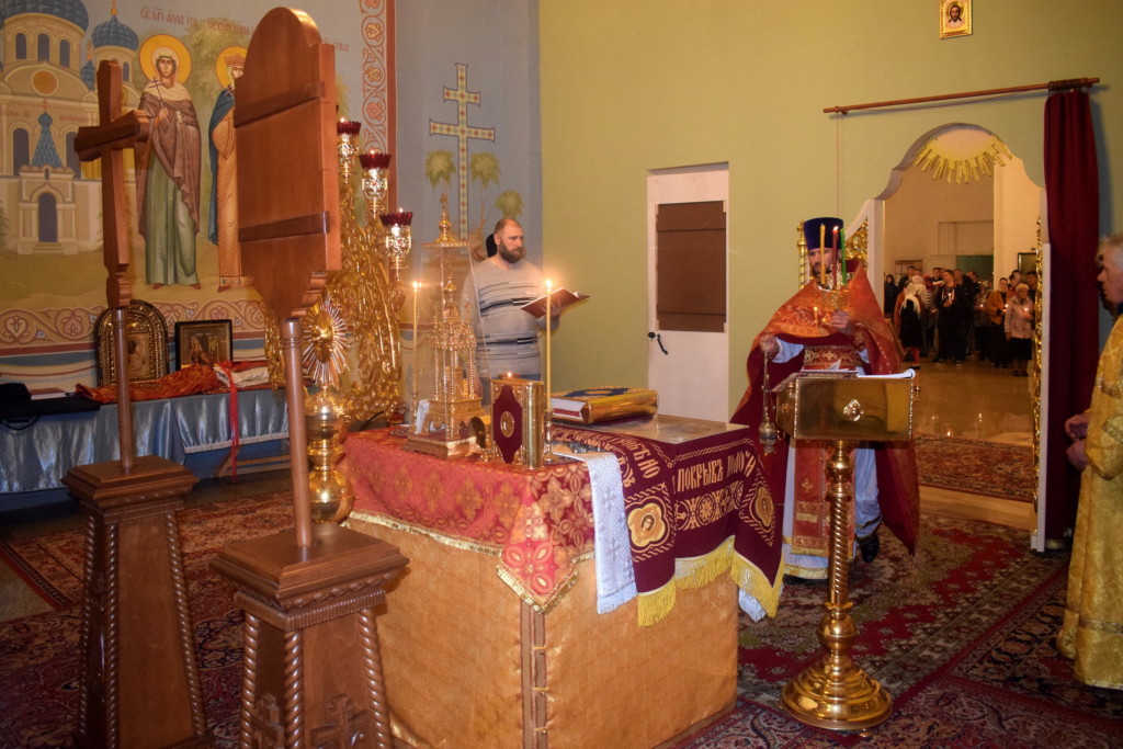 Ночное пасхальное богослужение в Никольском храме с. Рогачево. Фото 05