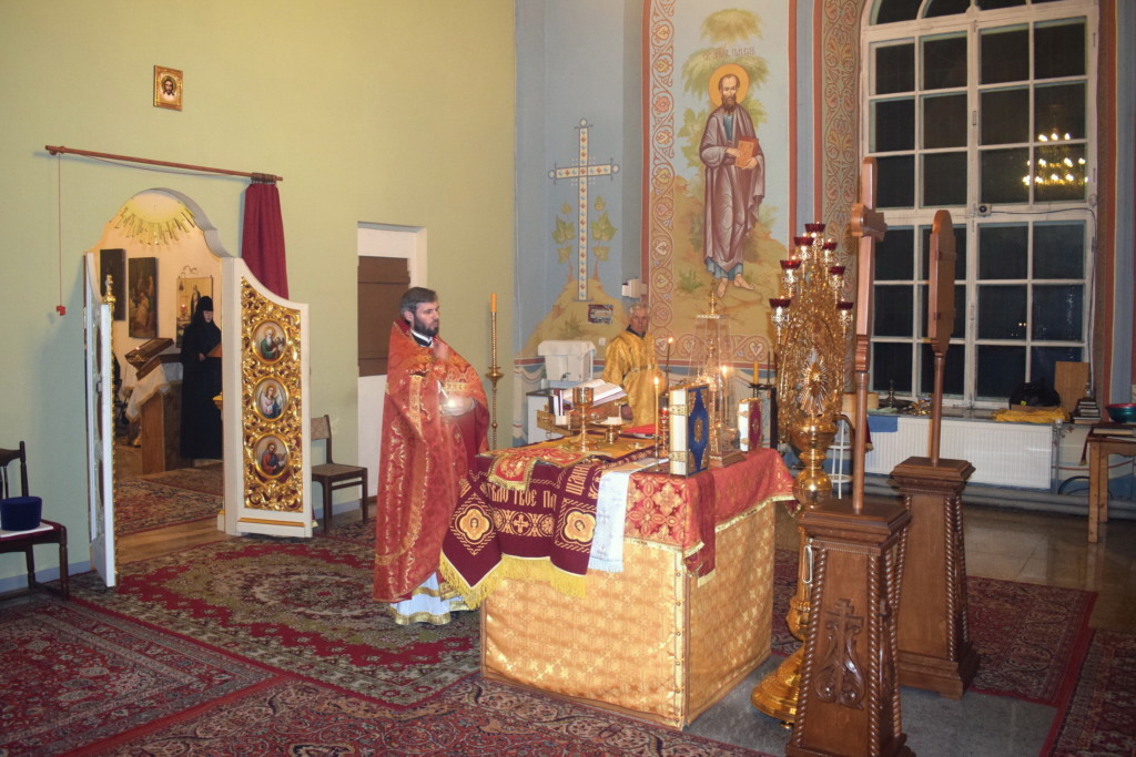 Ночное пасхальное богослужение в Никольском храме с. Рогачево. Фото 06