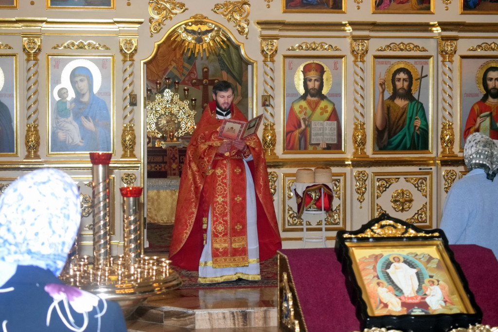 Ночное пасхальное богослужение в Никольском храме с. Рогачево. Фото 08